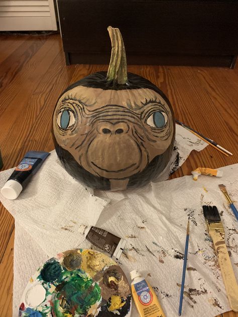 No carve pumpkin Et Pumpkin Painting, Pretty Pumpkins Painting, Pumpkin Walk, Alien Pumpkin, Pumpkins Painting, No Carve Pumpkin, Halloween Pumpkin Crafts, Creative Pumpkin Painting, Pumpkin Decorating Contest