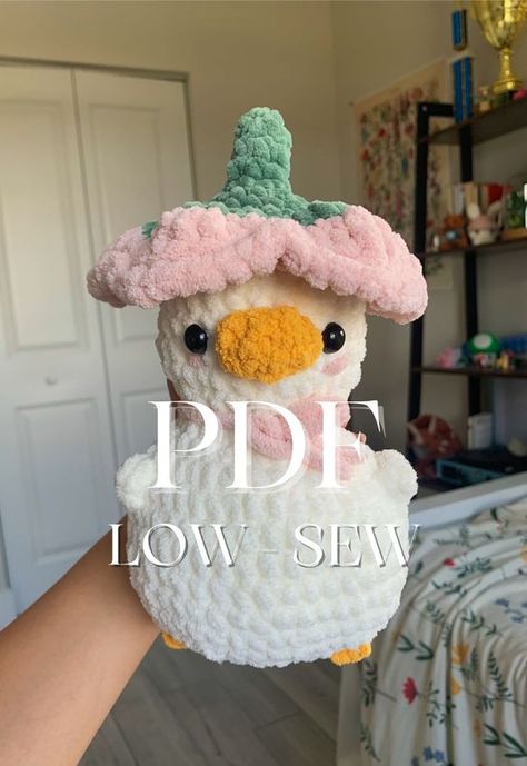 PATTERN: low-sew duck with flower hat easy crochet pattern | chunky duck | cottagecore | quick cute crochet pattern | kawaii plush amigurumi Crochet toys patterns free amigurumi #crochettoyspatternsfreeamigurumi #crochet #crochettoy #crochetpattern #crochetpatterns 1.169 Kawaii Crochet Blanket, Crochet Patterns Fluffy Yarn, Crochet Swan Pattern, New Sew Crochet Amigurumi Free Patterns, Adorable Crochet Animals, Things To Crochet With Brown Yarn, Crochet Pfp, Crochet Big Plushies, Teddy Bear Crochet Pattern Free