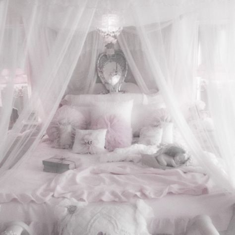 Gloomy Coquette Room, Ribbons Coquette, Dior Skincare, Gloomy Coquette, Luxury Mansion, Coquette Fashion, Soft Pink Theme, Coquette Style, Princess Core