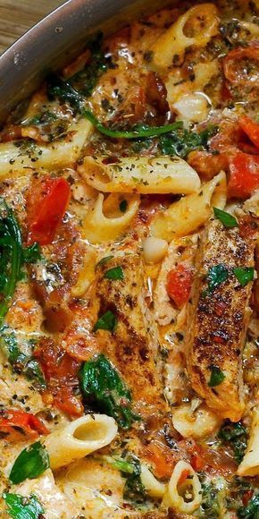 Pasta With Bacon And Spinach, Tortellini Pesto, Italian Chicken Pasta Recipes, Arabisk Mad, Pasta With Bacon, Chicken Penne Pasta, Italian Chicken Pasta, Resep Pasta, Chicken Penne