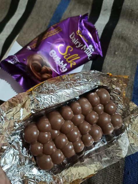 Real Chocolate Pic, Fack Snap, Dairy Milk Chocolate Snap, Chocolate Snap, Chocolate Tumblr, Eating Food Funny, Me And Who, Chocolate Pictures, Dairy Milk Chocolate