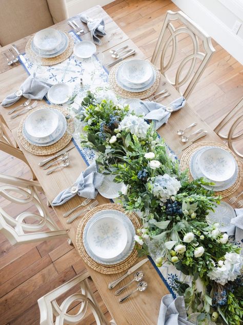 Blue White Table Centerpieces, Blue And White Spring Decor, Blue Floral Table Setting, Blue And Green Table Setting, Light Blue Table Setting, Spring Table Settings Ideas, Luncheon Tablescapes, Blue And White Centerpieces, Table Settings Blue