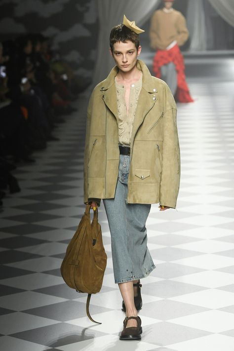 Moschino Fall 2024 Ready-to-Wear Runway, Fashion Show & Collection Review [PHOTOS] Fashion Shows 2024, 2024 Fall Runway, Fw 2024 2025 Fashion Trends, Ss 2024 Fashion Trends, 2024 Runway Fashion, Runway Fashion 2024, 2024 Street Fashion, Aw24 Runway, Fw 2024