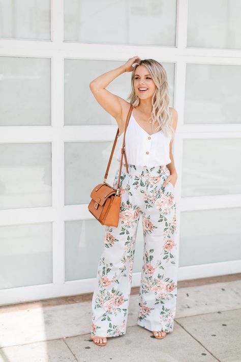 Floral Pants Outfit Summer, Flower Pants Outfit, Trousers Outfit Summer, Floral Pants Outfit, Ali Fedotowsky, Floral Palazzo Pants, White Cami Tops, Pleated Wide Leg Pants, Winter Pants Outfit