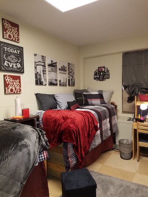 15 Cool College Dorm Room Ideas for Guys to Get Inspiration (2021) Black And Red Dorm Room Ideas, Male Dorm Room Ideas, Usc Dorm, College Dorm Room Ideas For Guys, Red Dorm, Room Ideas For Guys, Dorm Room Ideas For Guys, Dorm Planning, White Dorm Room