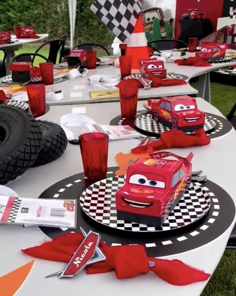 Disney Cars Table Decorations, Lighting Mcqueen Party, Cars Pixar Birthday Party Ideas, Mcqueen Birthday Party Decoration, Lighting Mcqueen Birthday Party Ideas, Lightning Mcqueen Birthday Party Ideas, Lightning Mcqueen Birthday Cake, Lightning Mcqueen Party, 1st Birthday Centerpieces