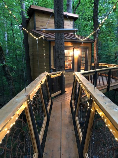 Atlanta Georgia Downtown, Tiny House Airbnb, Georgia Living, Duluth Georgia, Treehouse Airbnb, Atlanta Apartments, Modern Penthouse, Winding Staircase, Travel Georgia