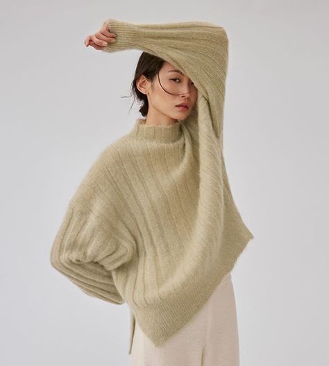 RUS (@rusthebrand) • Instagram-foto's en -video's Style Hacks, Knitwear Fashion, 2020 Fashion, Knitting Inspiration, Ribbed Sweater, Minimal Fashion, Sweater Weather, Fashion Clothes, Knitted Sweaters