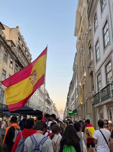 Studying In Spain, Studying Spanish Aesthetic, Study Abroad Spain, Spain Lifestyle, Spain Vibes, Life In Spain, Madrid Aesthetic, Mediterranean Culture, Spanish Flags