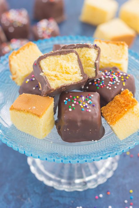 Pound Cake Bites, Cake Liner, Simple Dessert, Dessert Simple, Cake Bites, Vegetarian Cake, Köstliche Desserts, Savoury Cake, Food Cakes