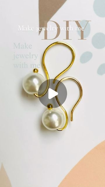 make jewelry with me on Instagram: "Very simple but beautiful, you can do it too. Make your own earrings with your favorite beads#tutorial #jewelry #diy#" Simple Pearl Earrings Diy, Diy Earrings Tutorial Videos, Diy Earrings Pearl, Diy Pearl Earrings, Make Your Own Earrings, Hoop Earrings Diy, Simple Pearl Earrings, Beads Tutorial, Pearls Diy