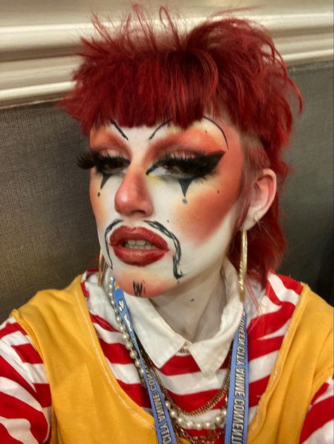 Drag Artist, Mens Jester Makeup, Clown Drag Makeup, Drag Clown Makeup, Drag Clown, Clown Drag, Drag King Outfits, Drag Creature, Dark Clowncore Makeup