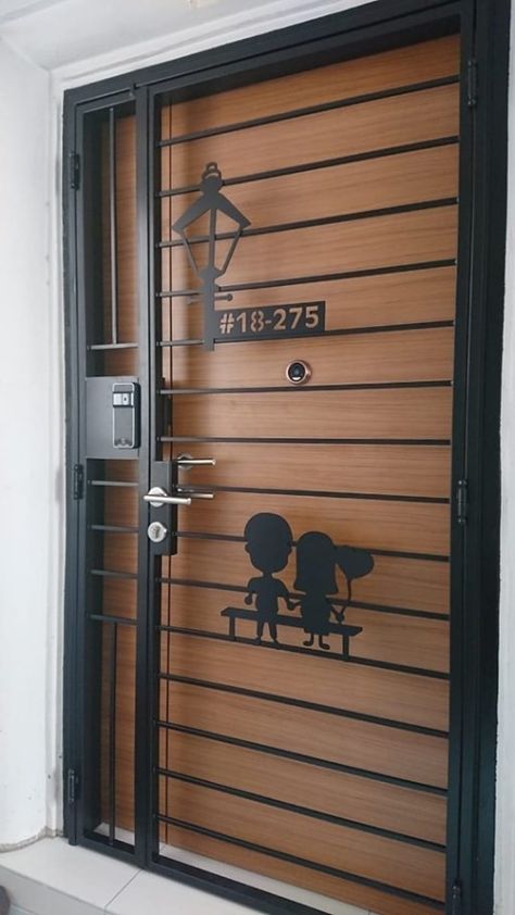 Security Door Design, Pintu Interior, Main Gates, Door Design Ideas, Window Grill Design Modern, Door Grill, Grill Gate Design, House Main Door Design, Metal Doors Design