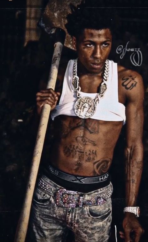 Lil Top, Nba Wallpaper, Nba Baby, Nba Outfit, Rapper Outfits, Gangsta Style, Fav Celebrities, Nba Youngboy, Best Rapper Alive