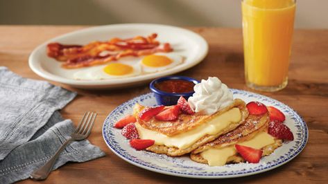 Cracker Barrel Cream Cheese Stuffed Pancakes, Cracker Barrel Strawberry Cheesecake Pancakes, Cracker Barrel Cheesecake Pancakes, Copycat Cracker Barrel Pancakes, Cracker Barrel Breakfast, Stuffed Cheesecake, Strawberry Cheesecake Pancakes, Cracker Barrel Pancakes, Cracker Barrel Copycat Recipes