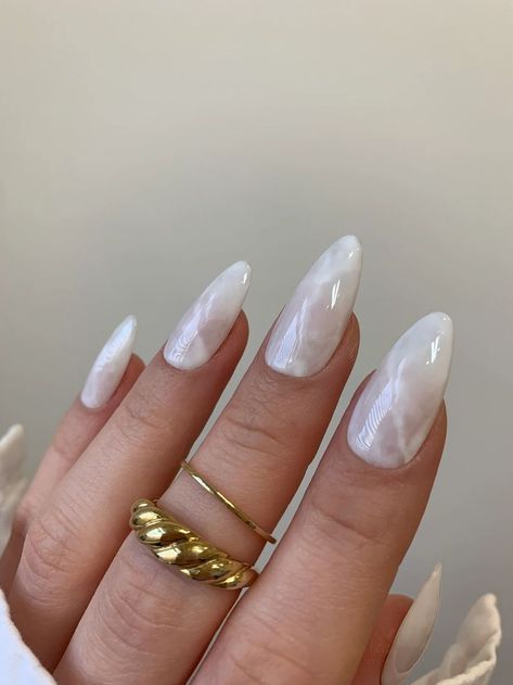 Christmas Nails Simple Classy, Christmas Nails Simple, Milky White Nails, Winter Nail Art Designs, Milky Nails, White Nail Designs, Nails Simple, Winter Nail Art, Winter Nail