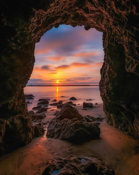 @igworldclub_sunset on Instagram: “present L O C A T I O N 🇺🇸 Newport Beach, California USA P H O T O @bellariana S E L E C T E D @diokaminaris F E A T U R E D T A G…” Landscape Sky, Photo Background Images Hd, Background Images Hd, Photo Background Images, Photo B, Beautiful Sunrise, Beach Landscape, Beach California, Sunset Beach