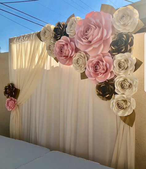 Quinceanera Backdrop, Backdrop Sweet 16, Paper Flowers Backdrop, Flowers Backdrop, Flower Backdrop Wedding, Quince Decorations, Back Drops, Quinceanera Decorations, Quinceanera Themes