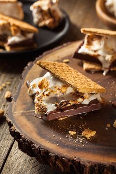 Delicious smores campfire  Delicious smores cam Smores Campfire, Campfire Smores, Smores Dessert, Smore Recipes, Smores Cupcakes, Around The Campfire, Campfire Food, Campfire Cooking, S'mores