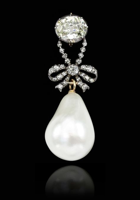 Marie Antoinette's Pearls Break Auction Records in Geneva Grandmother Jewelry, Customizable Jewelry, Jewelry Design Inspiration, Harry Winston, Jewelry Tags, Real Jewelry, Royal Jewels, Natural Pearl, Parma