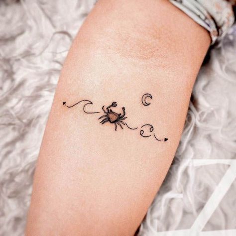 Tattoos para los del signo sentimental | Pinterest Cancerian Tattoo Behind Ear, Cancerian Tattoo Dainty, Crab Tattoo For Women Simple, Unique Cancerian Tattoos, Cancerian Tiny Tattoo, Small Crab Tattoo Design, Small Tattoo Ideas For Cancers, Tattoo Ideas Cancerian, Cute Crab Tattoo For Women