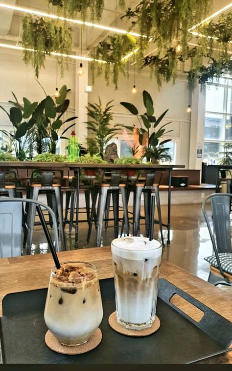 Korean Cafes Coffee Shop, Coffee Shop Korean Aesthetic, Cafe Aesthetic Korean Interior, Cute Cafe Aesthetic Korean, Cafe Desserts Aesthetic, Boba Cafe Aesthetic, Asian Cafe Aesthetic, Tea Cafe Aesthetic, Korean Cafeteria Aesthetic