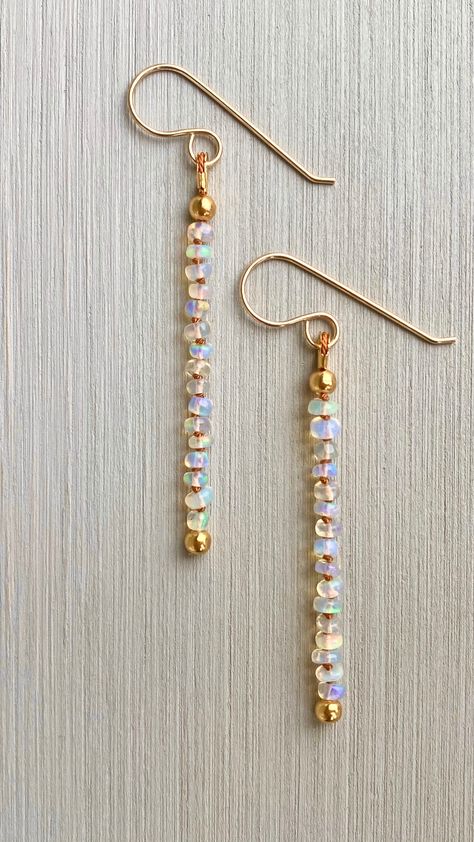 Silk Earrings Handmade, Diy Dainty Earrings, Dainty Beaded Earrings, Beads Earrings Handmade, Cute Diy Earrings Ideas, Diy Earring Inspiration, Handmade Beaded Earrings Ideas, Easy Beaded Earrings Diy, Glass Bead Jewelry Ideas