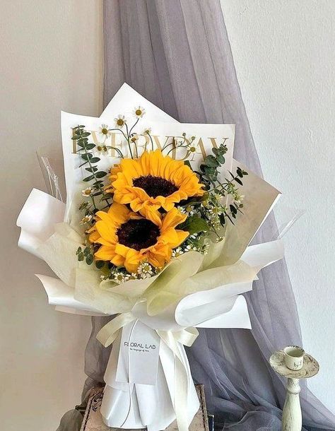 Sunflower Diy Bouquet, Sunflower Wrapped Bouquet, Sunflower Bouquet Arrangement, Sunflower Bouquet Ideas, Sunflower Roses Bouquet, One Sunflower Bouquet, Small Sunflower Bouquet, Sunflower Bouquet Aesthetic, Sunflower Bouquet Gift