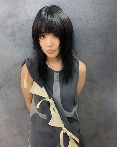 Hime Cut Mullet, Asian Mullet Hairstyle Women, Layered Hair Japanese, Layered Hime Haircut, Hime Haircut Short, Short Hime Cut, Hime Cut Short Hair, Wolfcut With Bangs, Cute Long Haircuts