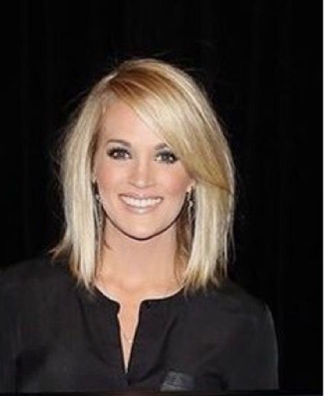 Carrie Underwood Carrie Underwood Hair, Mom Hair, Side Swept, Side Bangs, Hair Color And Cut, Carrie Underwood, Shoulder Length Hair, Hair Today, Hair Stuff