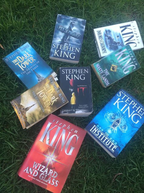 Steven King Books, Steven King, Interesting Books, Tbr List, King Book, Unread Books, Craftsman Style House Plans, Bookish Things, Book Dragon