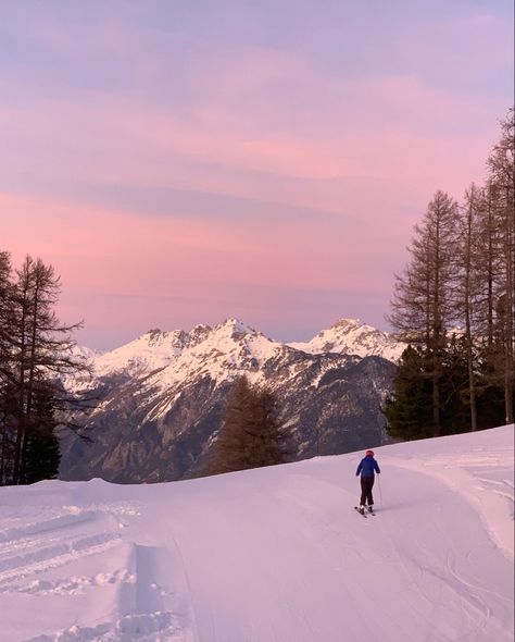 Skiing in France, Risoul France Skiing Aesthetic, Skiing In France, Italy Winter, Skiing Aesthetic, Ski Culture, Nordic Skiing, Ski Bums, Zermatt Switzerland, Snow Trip