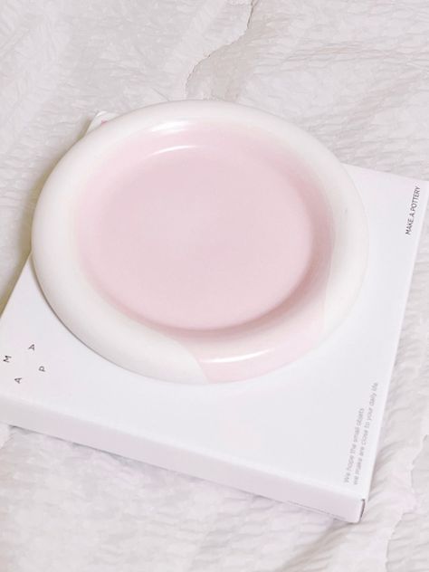 Plates That Look Like Bowls, Pink Ceramic Plates, Bubble Plate Ceramic, Ceramic Bubble Plate, Chunky Plates, Chunky Plate, Bubble Plate, Cute Plates, Cloud Bed