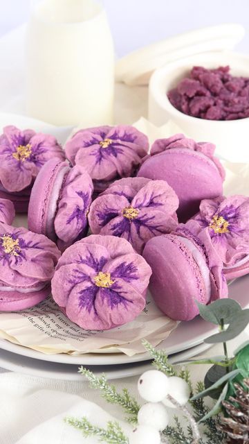 Jath 🇦🇺🦘| Macarons and Mini Cakes on Instagram: "Three things to remember: 1. Under-macaronage your batter 2. Use a turn table for ease of piping 3. Use a pedestal fan to dry the macarons more quickly I was craving ube macarons because I ended up giving away my last batch and had only saved one for myself. So I made these for a bit of fun! Follow for more textured macaron flowers dropping on Mondays! 💜 Extra details: - @wiltoncakes piping tip 104 - Purple food colouring gel diluted in almond Textured Macarons, Unique Macarons, Ube Macarons, Fun Macarons, Flower Macarons, Macarons Flowers, Macaron Flower, Mini Macarons, Macaron Filling