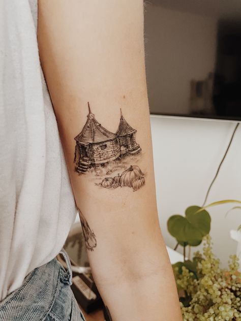 Harry Potter Bookish Tattoos, Hagrid Harry Potter Tattoo, Hogwarts Minimalist Tattoo, Harry Potter Tattoos Hagrid, Hufflepuff Tattoo Minimalist, Harry Potter Hagrid Tattoo, Hagrid Tattoo Ideas, Dumbledore Tattoos, Hogsmeade Tattoo