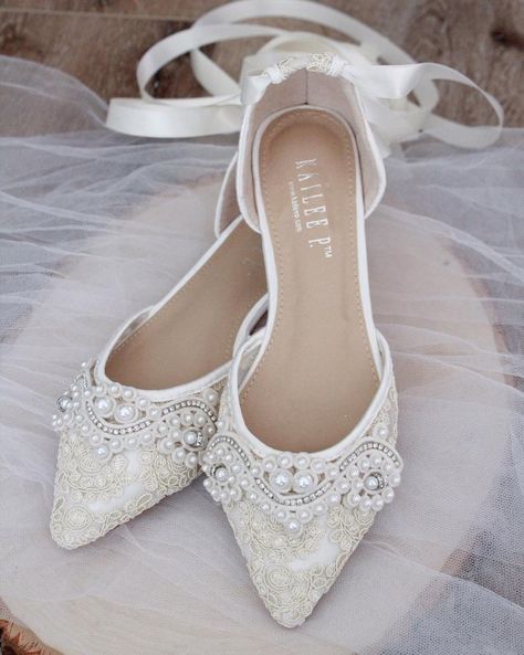 Lace Wedding Flats, Women Wedding Shoes, Wedding Shoes Bridesmaid, Vintage Applique, Country Shoes, Bridal Flats, Wedding Boots, Wedding Flats, Pointy Toe Flats