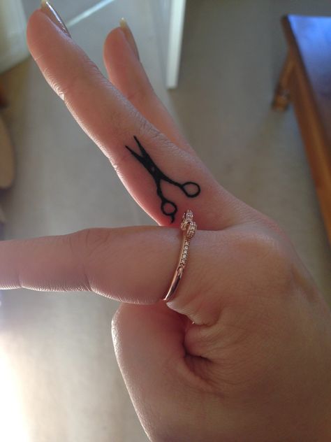 Scissor finger tattoo love it ✂️ #skinstattoo Scissor Tattoo On Finger, Scissors Tattoo Finger, Tiny Scissors Tattoo, Scissor Finger Tattoo, Shear Tattoos, Cosmetologist Tattoo, Scissor Tattoo, Shears Tattoo, Hairdresser Tattoos