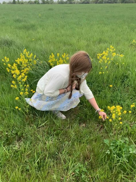 spring flower picking long skirt aesthetic park cottagecore fairy instagram poses hometown Someone Picking Flowers, Planting Pose Reference, Picking Up Something Pose Reference, Person Picking Flowers, Arboretum Aesthetic, Picking Flowers Drawing, Picking Flowers Pose, Picking Up Pose, Picking Flowers Aesthetic