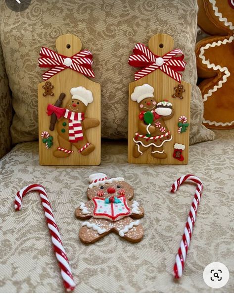 Ginger Bread Diy Decor, Christmas Pizza Pan Crafts, Bread Boards Decor Ideas, Dollar Tree Craft Ideas, Cookie Sheet Crafts, Gingerbread Diy Crafts, Wood Gingerbread, Gingerbread House Ideas, Gingerbread Christmas Tree