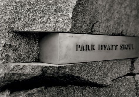 Robert Louey Design -  Park Hyatt Architecture Signage, Metal Signage Design Outdoor, Stone Signage Design, Bronze Signage Design, Sculptural Signage, Design Stand, Sign Board Design, Architectural Signage, Exterior Signage