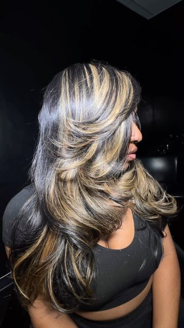 ᴀᴛʟ ᴇxᴛᴇɴꜱɪᴏɴꜱ + ɴᴀᴛᴜʀᴀʟ ʜᴀɪʀ on Instagram: "I love layers i wanna be sum layers 🥹 lol ⠀ service: quick weave w/ faux highlights ⠀ ⠀ ⠀ #atlantahairstylist #atlhair #atlsilkpress #atltapeins #atlsewins #georgiahairstylist #blackgirltiktok #traditionalsewin #atlquickweaves #atlhairstylist" Faux Highlights, Black Hair Quick Weave, Black With Blonde Highlights, Black Hair With Blonde Highlights, Silk Press Hair, Blonde Streaks, Sew In Hairstyles, Black Hair With Highlights, Honey Blonde Hair