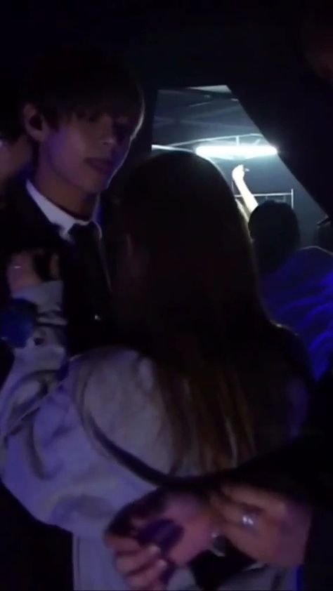 Taehyung With Girl, Kim Taehyung Ff, Taehyung Fancam, Bts And Army, Taehyung Video, Taehyung Aesthetic, Bts Predebut, V Bta, Nagisa Shiota