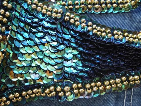 Beading Tutorial: Fish Scales | Naima's Bellydance Blog Bordados Tambour, Tambour Beading, Tambour Embroidery, Beading Techniques, Beading Tutorial, Fish Scale, Mermaid Costume, Belly Dance Costumes, Fish Scales