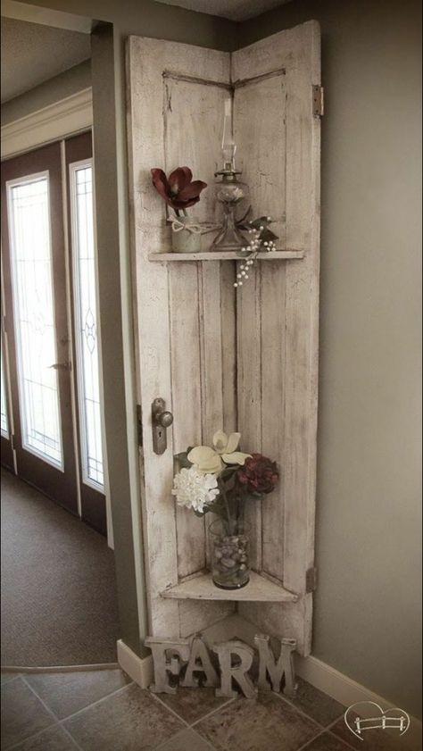 Diy Old Doors Repurposed, Easy Diy House Projects, Rustic Den Room Ideas, Old Doors Repurposed Ideas, Clever Decor, Old Door Projects, Barn Door Decor, Stair Shelves, Door Projects