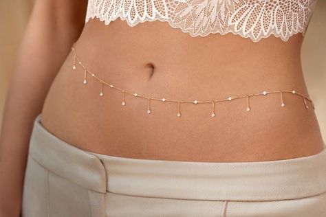 Jóias Body Chains, Aesthetic Jewellery, Jewellery Aesthetic, Belly Piercing Jewelry, Waist Jewelry, Belly Jewelry, Magical Jewelry, Jewellery Inspiration, Jewellery Ideas