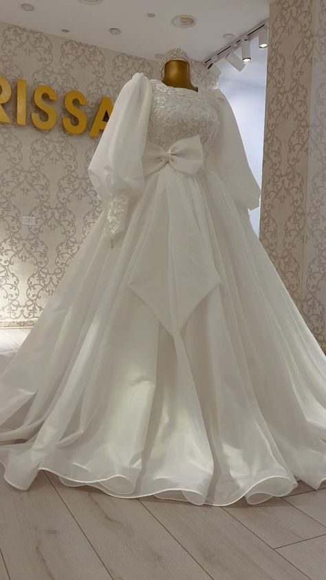 Wedding Dresses Fit, Muslimah Wedding Dress, Muslimah Wedding, Hijab Wedding Dresses, Bride Dress Simple, Stylish Wedding Dresses, Fancy Wedding Dresses, Pakistani Fancy Dresses, Fancy Dresses Long