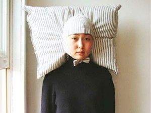 Is this a costume, or is your head full of feathers? Useless Inventions, Weird Inventions, 10 Funniest, 웃긴 사진, Sarah Jessica Parker, Cool Inventions, Tgif, Dumb And Dumber, High Fashion