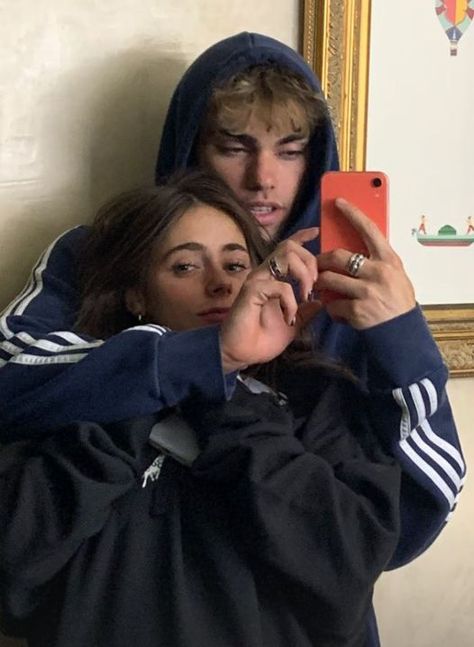 ysabelle wallace and abel carden Couple Sleeping, Girl With Brown Hair, Girl Couple, Cute Relationship Photos, Blonde Boys, Losing Friends, Brunette To Blonde, Boyfriend Goals