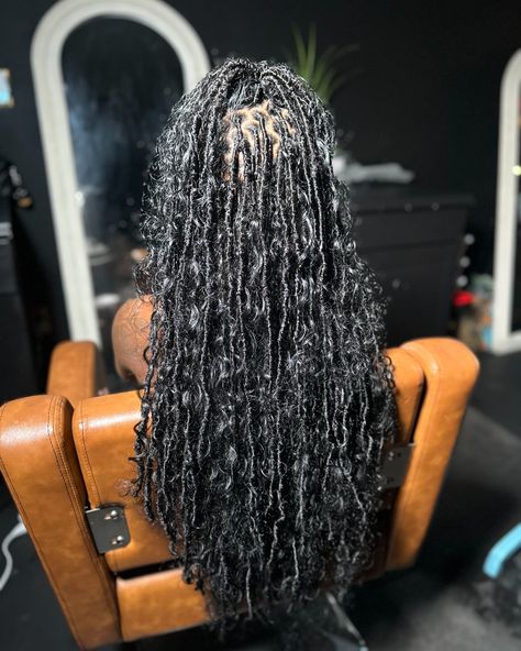 I Tried Something New 🥵Back In The Lab. Comments ? 🍁Book Under: Soft Locs + boho 💭𝗙𝗼𝗹𝗹𝗼𝘄 𝗠𝘆 𝗜𝗚, 𝗣𝗶𝗻𝘁𝗲𝗿𝗲𝘀𝘁, & 𝗧𝗶𝗸𝘁𝗼𝗸 𝗜𝗻 𝗕𝗶𝗼!💭 ♡ ♡ ♡ #knotlessbraids #bohoknotless #customblendbraids #mobilealbraider #251braider #mississippibraider #georgiabraider #floridabraider #explore #viral #blackgirlinspo#braidercontent #hairstylist #summerlooks #locs #softlocs #lochairstyles Soft Locs Peek A Boo, Messy Soft Locs, 24 Inch Soft Locs, Boho Soft Locs, Soft Locks, Distressed Locs, Fav Hairstyles, Boho Locs, Soft Locs