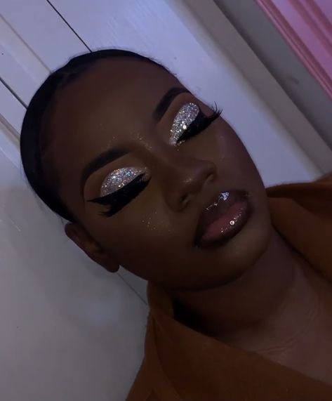 Silver Glam Makeup Sparkle, Sparkly Makeup Looks Black Women, Black And Sliver Makeup Look, Cute Black Makeup Looks, Grey Prom Makeup, Sliver Makeup Black Women, Silver Sweet 16 Dress, Cute Birthday Makeup Looks, Silver And Black Makeup Looks